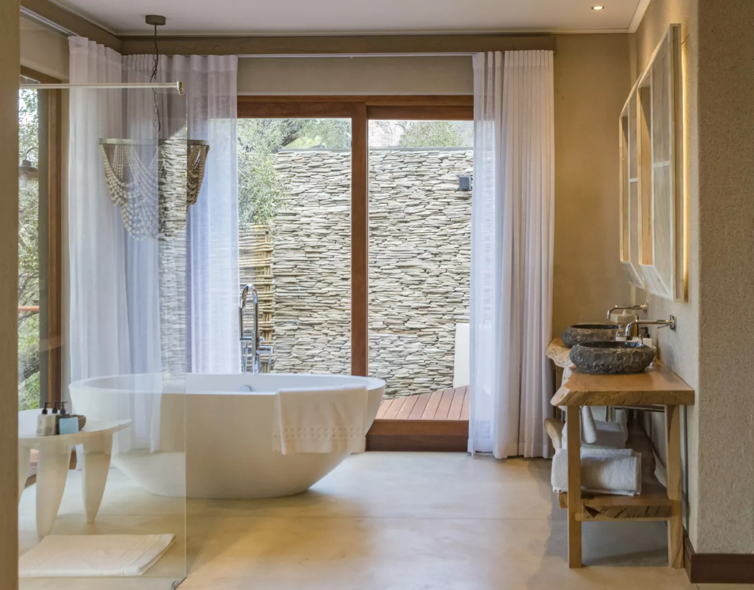 4.-Safari-Dulini-River-Bathroom-1-scaled