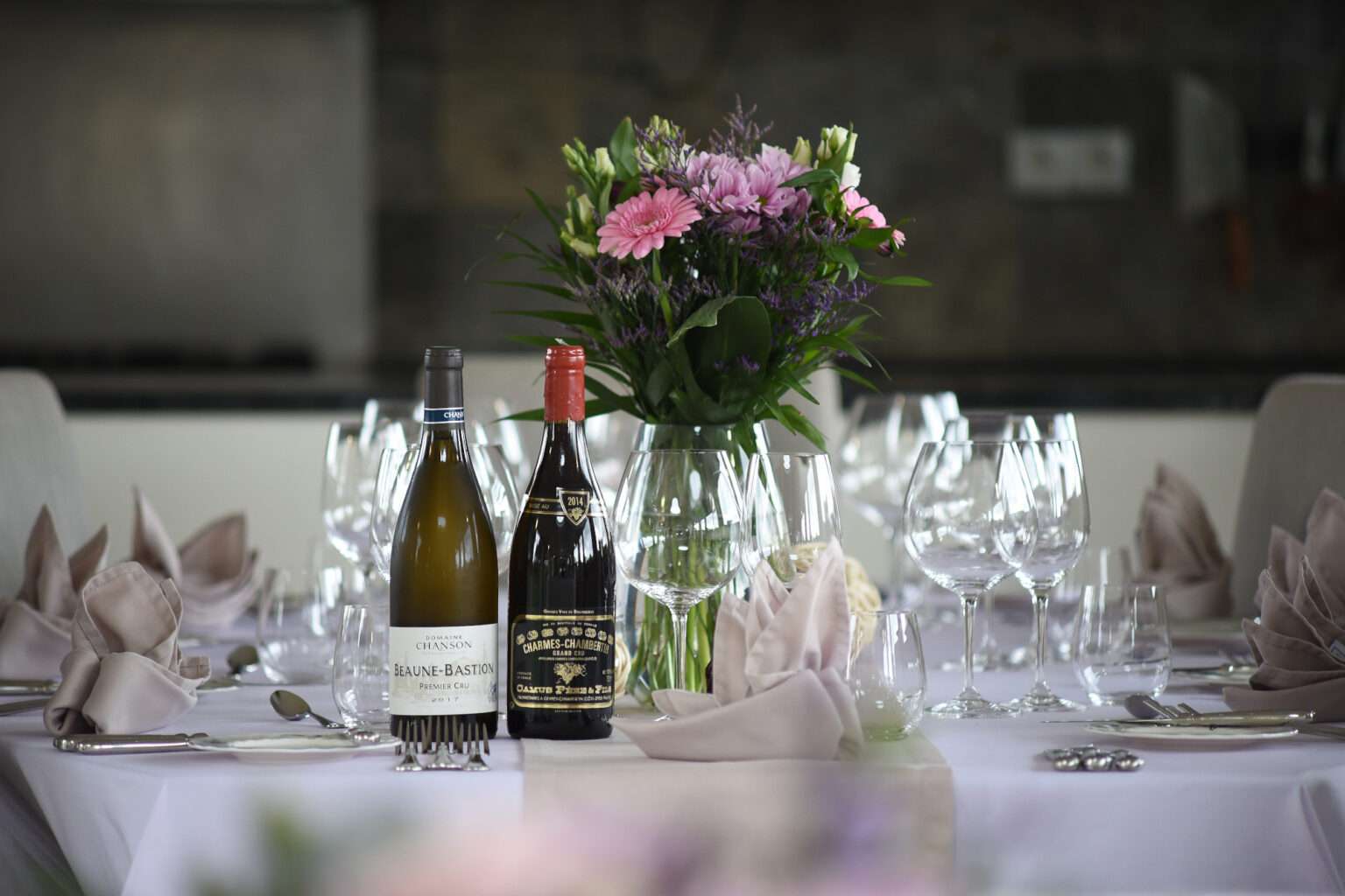 3. European Waterways Finesse__interior_saloon_dinining_opt