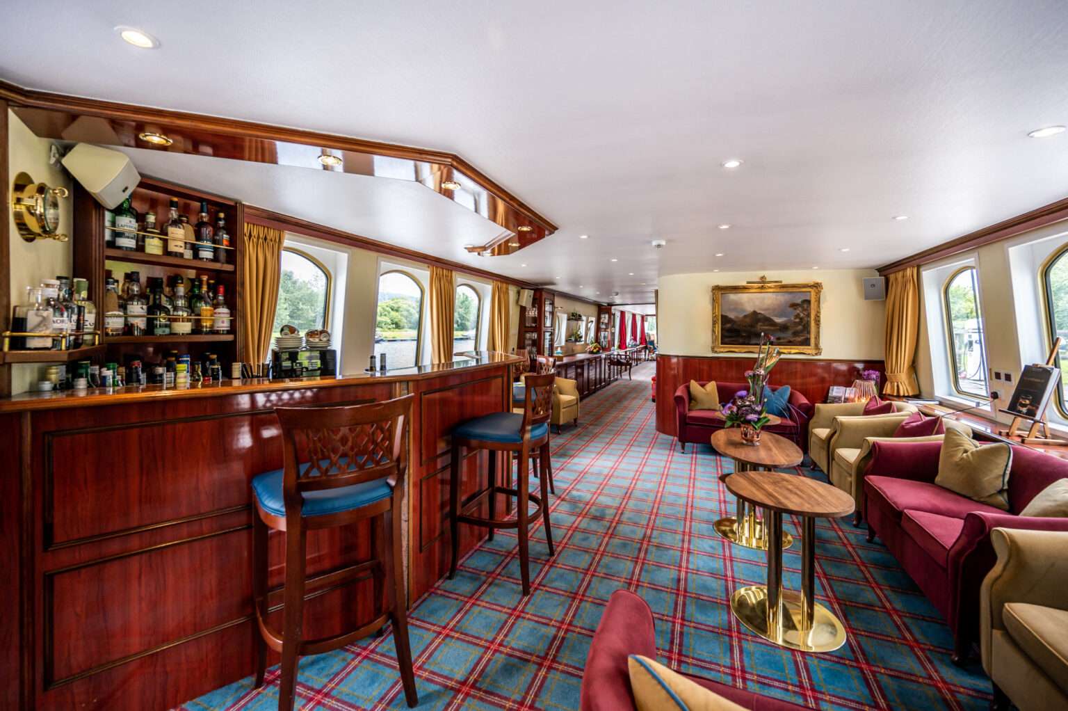 Spirit_of_scotland__interior__saloon_3-opt