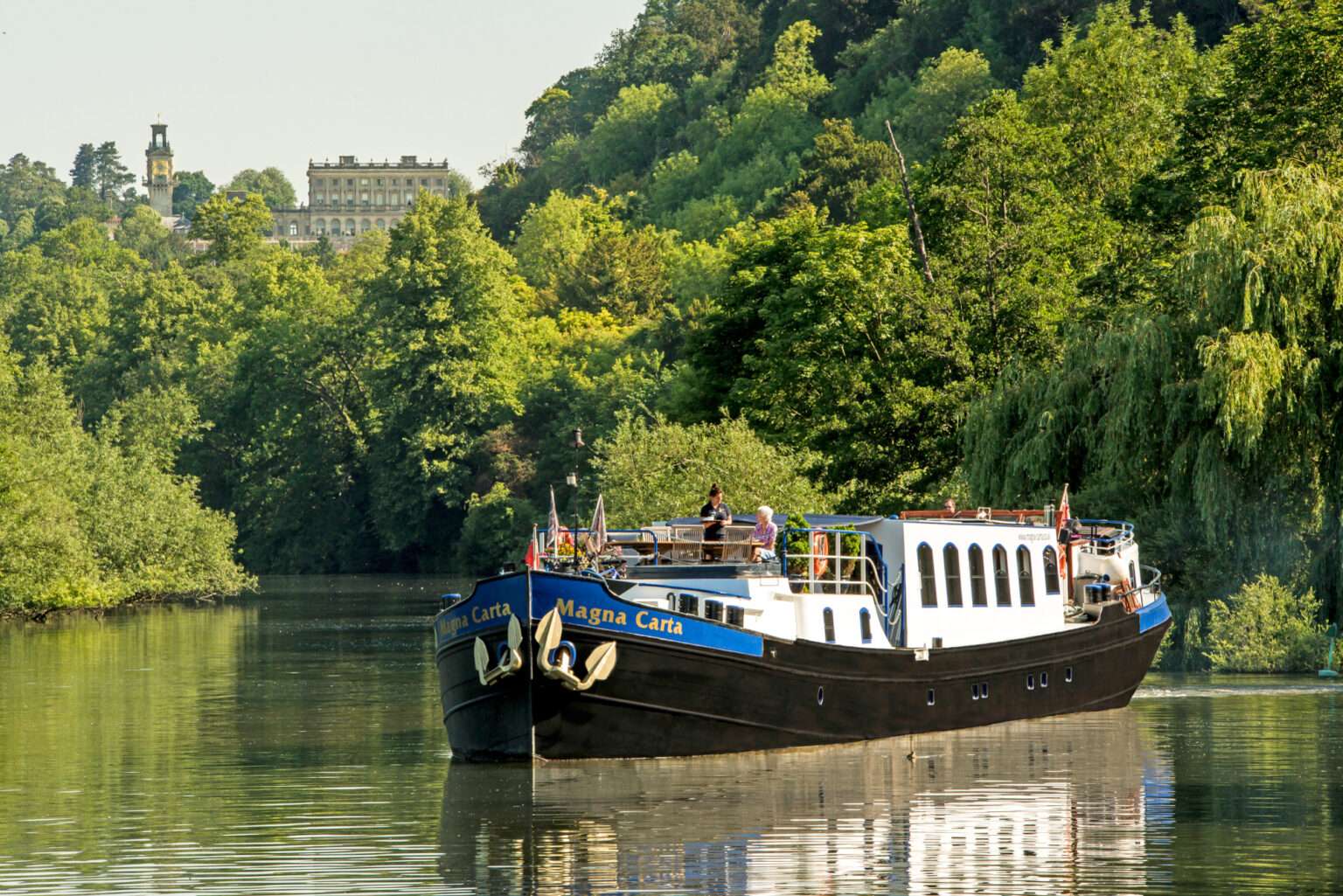 magna-carta-cruising-past-cliveden-2-_1 opt