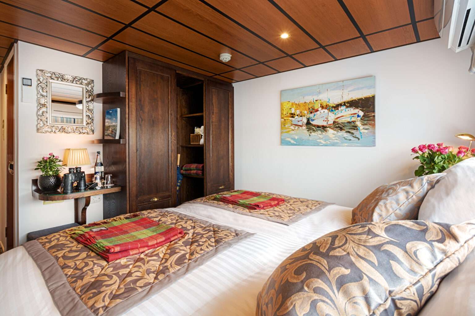 (C) Corin Bishop 2015/16